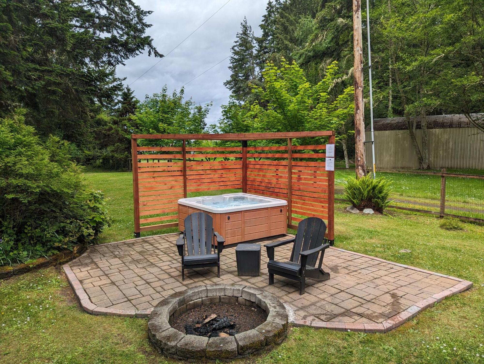 Fox Paws Luxury Cabin - Hot Tub, Fire Pit & Pines! Hansville ภายนอก รูปภาพ